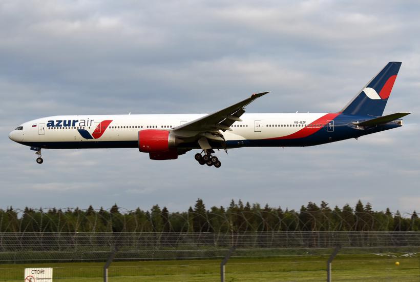 Самолет Azur Air
