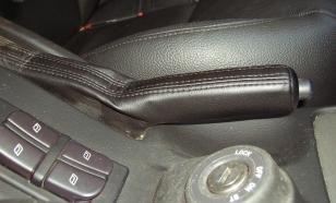 Что случится, если ехать с поднятым стояночным тормозом