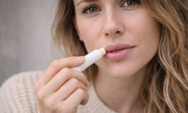 Губы превращаются в наждачку не из-за холода: причина скрывается в обычных мелочах