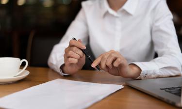 Пенсионеры в зоне риска: вот что скрывают банки в договорах