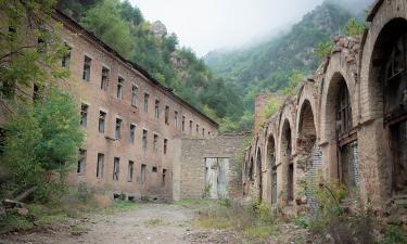 Неизвестная Осетия зовет: зачем туристы возвращаются в посёлок, который называют мёртвым