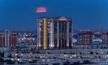 Апельсиновая Луна напугала жителей Кемерова: что произошло в небе на самом деле