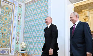 Объятия в Душанбе: как Путин победил Алиева в дипломатической игре