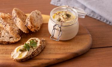 Огурец делает паштет из скумбрии более сочным