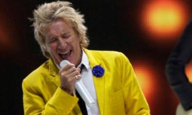 Шоу должно продолжаться: 80-летний Род Стюарт покорил Гластонбери после отмены концертов