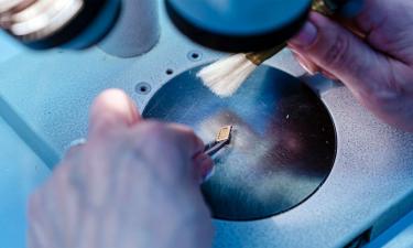 Нехватка копеечных чипов едва не остановила автопром: выводы из истории с Nexperia