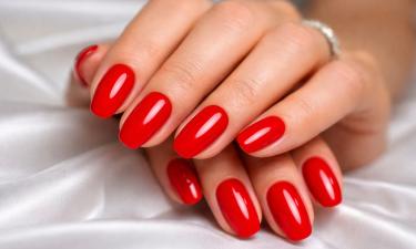 Алый шёпот вместо вызова: весенний маникюр 2026 превращает яркость в статусный аксессуар образа