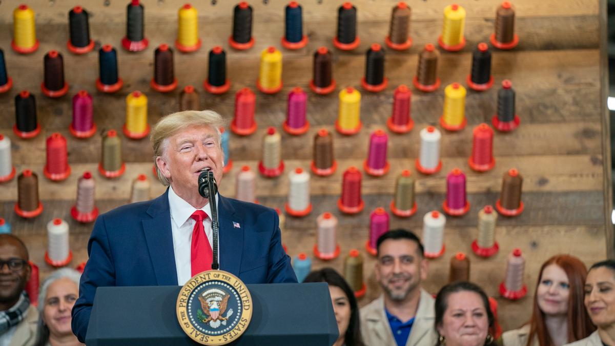 Трамп подписал закон об публикации списка Эпштейна