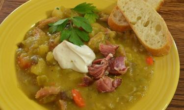 Никогда не делайте так: главная ошибка, из-за которой ваш гороховый суп жидкий, как вода