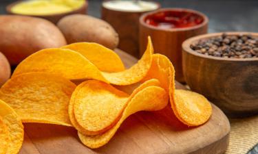 Вкусняшки для экстремалов: снеки начнут делать из насекомых