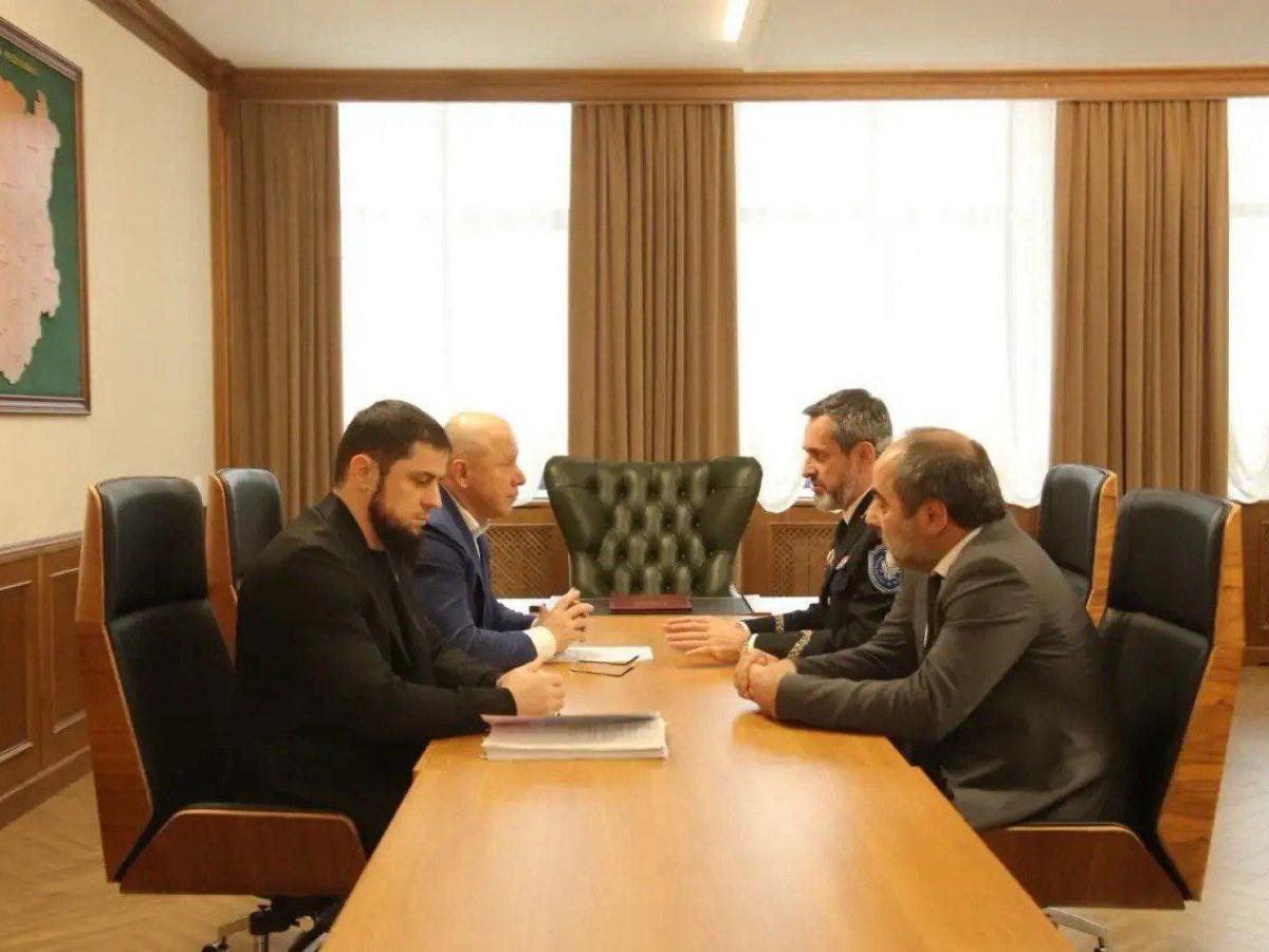 Атаман Всероссийского казачьего общества провёл встречу в Грозном