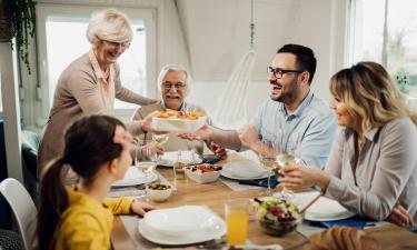 Пробиотики и ферменты помогают при вздутии после застолья