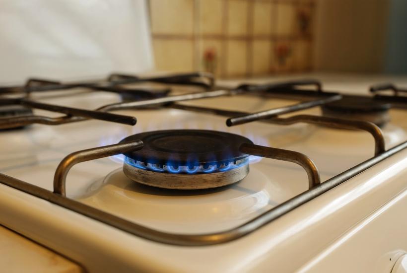 Горящая конфорка газовой плиты