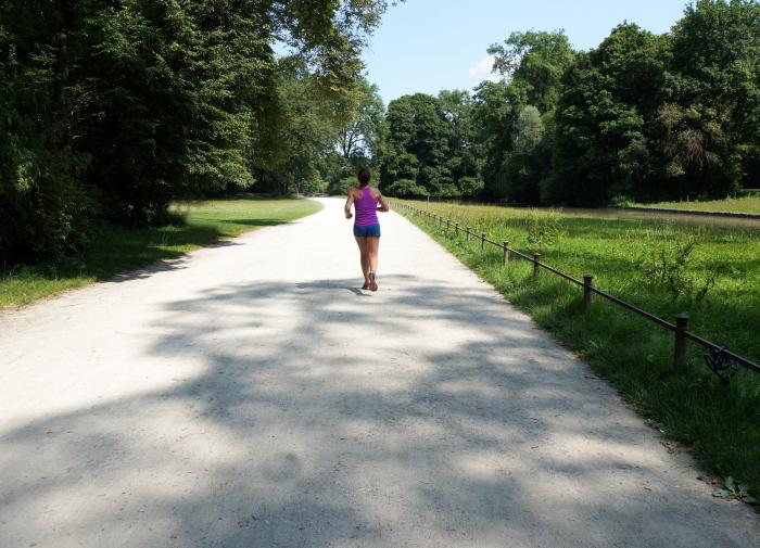 Ученые выяснили, что не нужно проходить 10 тысяч шагов в день, чтобы продлить жизнь