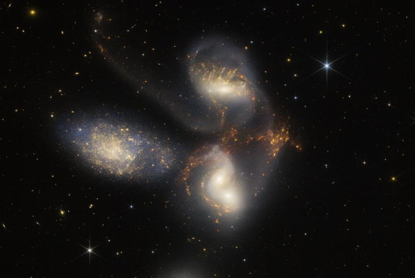 Скопление галактик в космосе