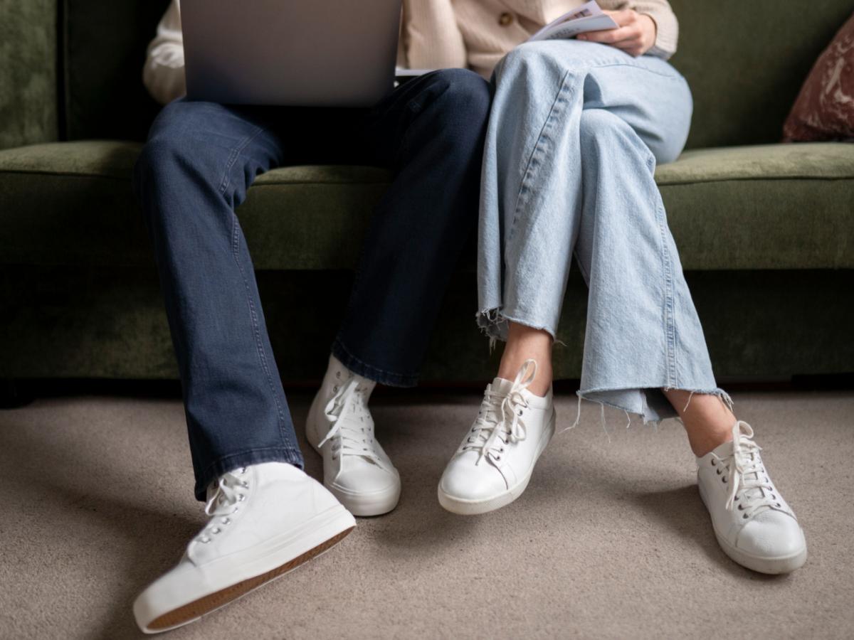 Тёплые носки против тарифов: как немцы совмещают холодные полы и привычку не разуваться