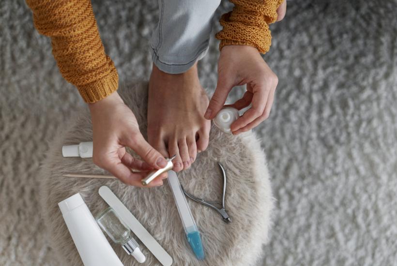 Спирт и эфирные компоненты в ополаскивателе для рта применяют против грибка ногтей