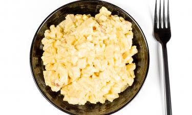 Кулинарный шедевр на скорую руку: салат с курицей и ананасами