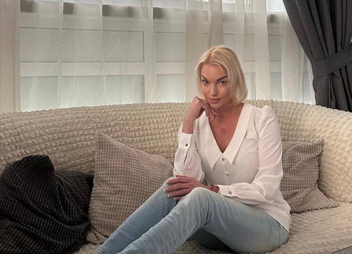 Балерина Анастасия Волочкова вышла на связь после новости о смерти экс-бойфренда
