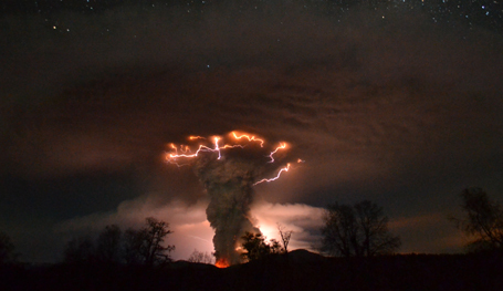 Как вулкан породил молнии